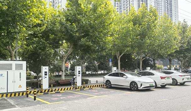 宜昌首批全液冷超充站投入運(yùn)營，鴻嘉利助力高質(zhì)量充電基礎(chǔ)設(shè)施建設(shè)(圖1)